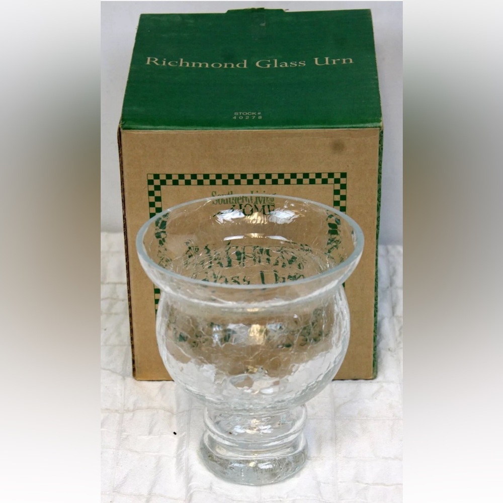 BNIB Southern Living At Home Richmond Glass Urn #40278